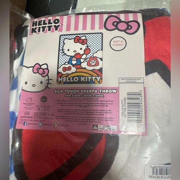 Sanrio Hello Kitty On the Phone Silk Touch Sherpa Throw - Picture 1 of 2